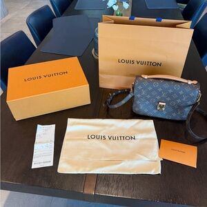 Louis Vuitton Pochette Metis Crossbody